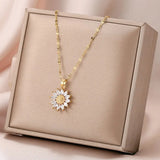 Luxury Flower Zirconia Pendant Necklace | Elegant Inlaid Crystal Jewelry