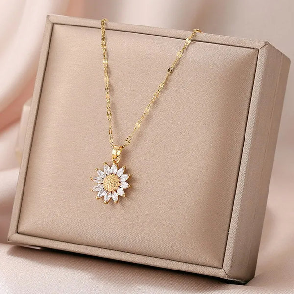 Luxury Flower Zirconia Pendant Necklace | Elegant Inlaid Crystal Jewelry